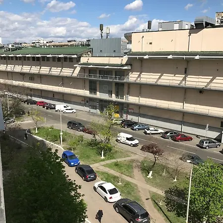 Obolon Metro Station Apartman